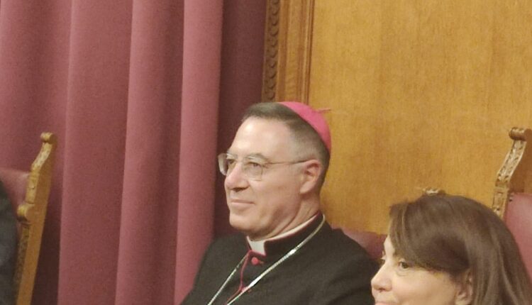 Mons Cesare Di Pietro e la dottssa Maria Eigenia Grimaldi presenti alla cerimonia Alata Solertia XL edizione Accademia dei Pericolanti